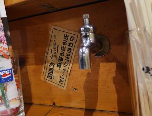 沖縄の居酒屋すごいぜ! 100円ビール、泡盛蛇口のある「ぼんぢりや」