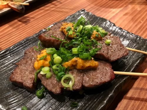 炉端ハチクっ セルフ生ビールにウォークインワインセラーにうにく。 インスタ映えもバッチリの炉端焼き屋さん | 佐賀市