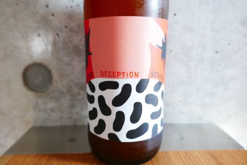 ミッケラー「ディセプションIPA」は口に入れた瞬間からホップが魅了をさせてくれる。