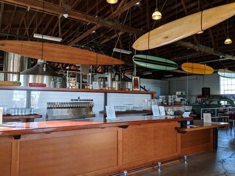 サウス・サンフランシスコのサーフボードが所狭しと並ぶブリュワリー:47 Hills Brewing Co.