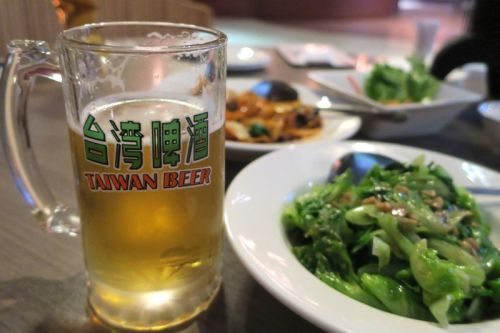 台湾ビール工場「Super 346 Live House」賞味期限たった18日のビールを飲んできた。