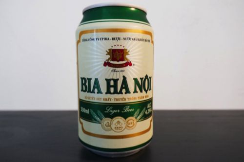 「ビア・ハノイ」の緑缶。暑い日にガブ飲みしたいコスパが高い輸出用ビール。