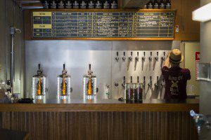 東京下北沢駅より徒歩3分!クラフトビール量り売り専門店