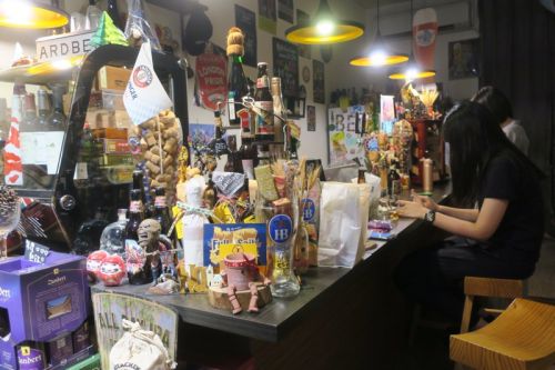台湾・高雄のビールショップ「啤酒瘋 Beer Bee 啤酒專賣店」に行ってきた。