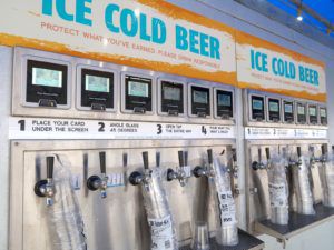 米軍基地のイベントで見たクラフトビールの量り売り自動販売機