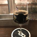 アルヴィンヌ醸造所 スリールデ モルターニュ スモークドピーチ|オーク樽で熟成されたビール。桃の酸味、燻製された深みはまるで鰹節のような染み入る味わい