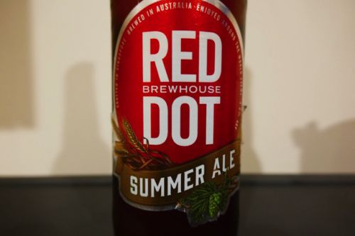 レッドドット「サマー・エール」ガブ飲みする必要があるシンガポールのエール。