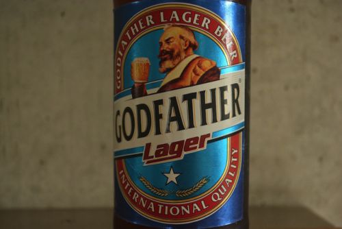 ゴッドファーザー 薄い味わいなのでガンガン飲めるインドのビール。