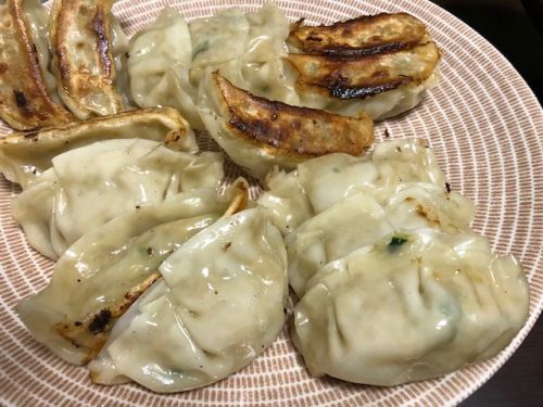 餃子、焼きそば、ニラ玉、豚キムチとビール!