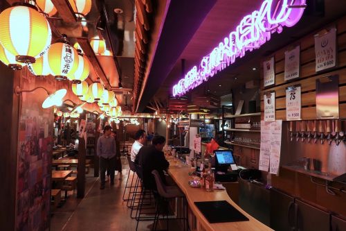 那覇・牧志「クラフトビールしまねこ」国際通りのれん街地下のビアバーでゆるゆる飲み。