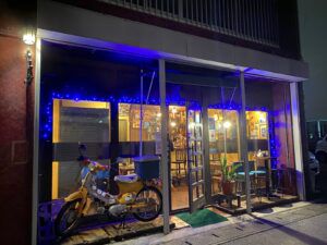 那覇・牧志のバー「ムカイヤ」でキリンビールと素敵な料理を楽しむ