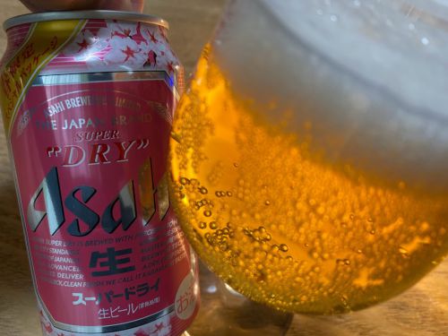 ビールのパッケージがスプリングバージョンに